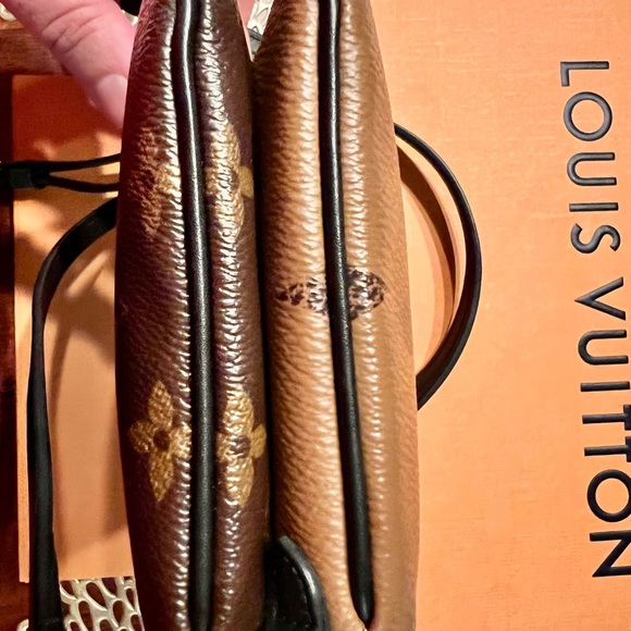 Double Zip Pochette Reverse Monogram Giant LV sling - Picture 9 of 13